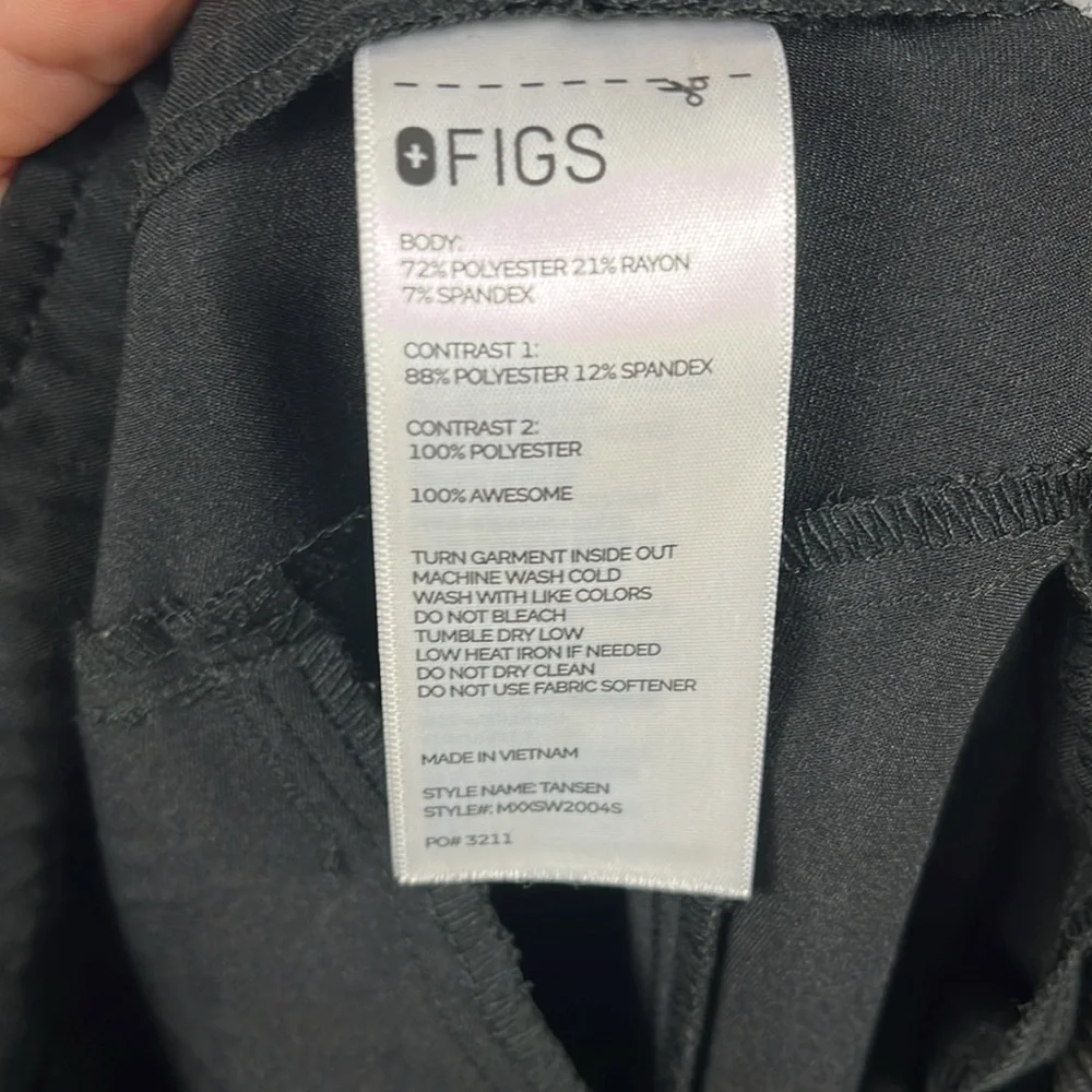 FIGS Men’s Tansen‎ Jogger Scrub Pants in Black.